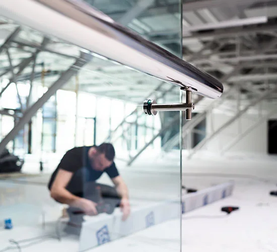 Hollywood, FL highly skilled glass repair technicians